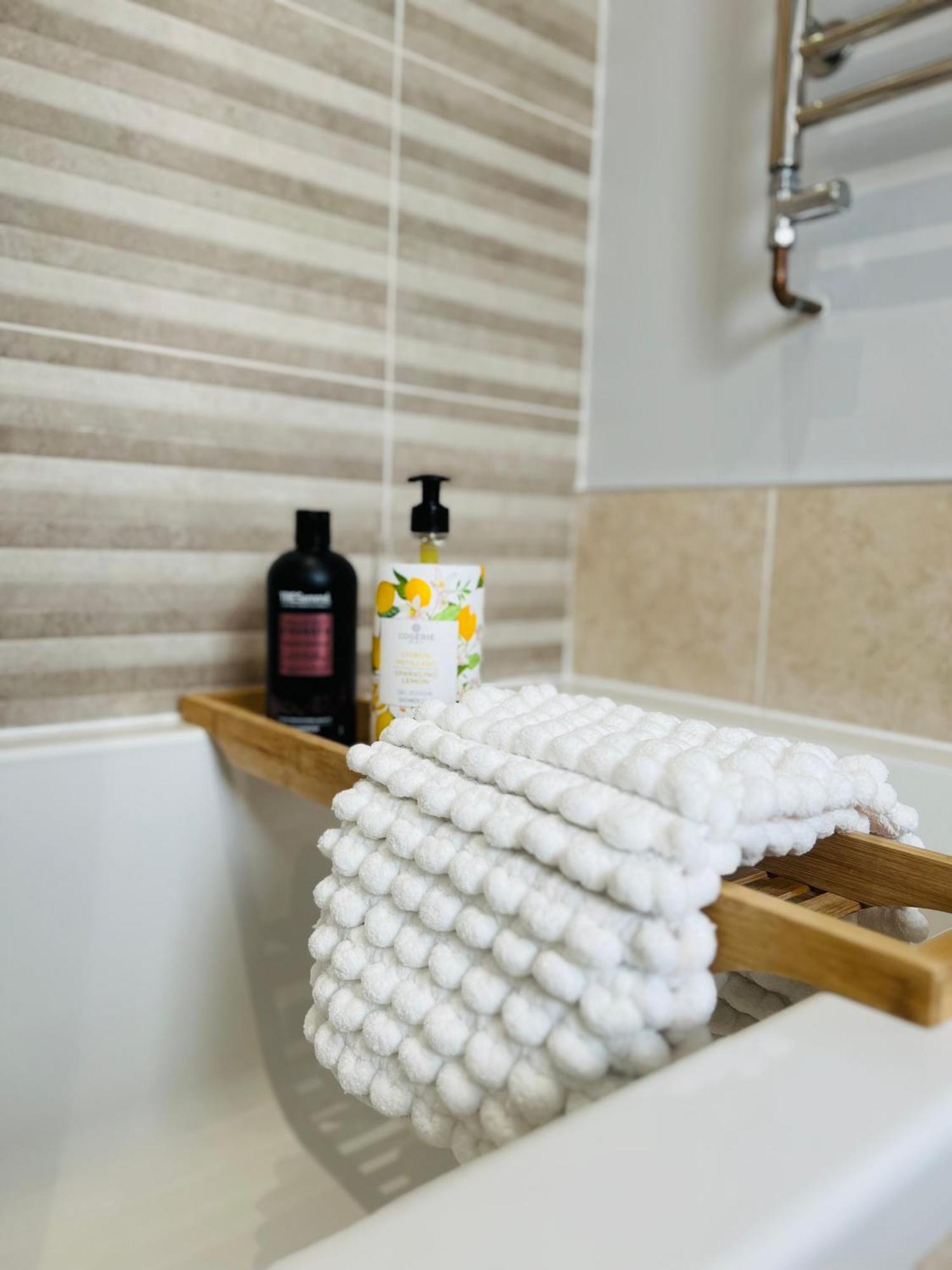 Private Double Room With Ensuite, No Breakfast, Truro City Centre Eksteriør bilde