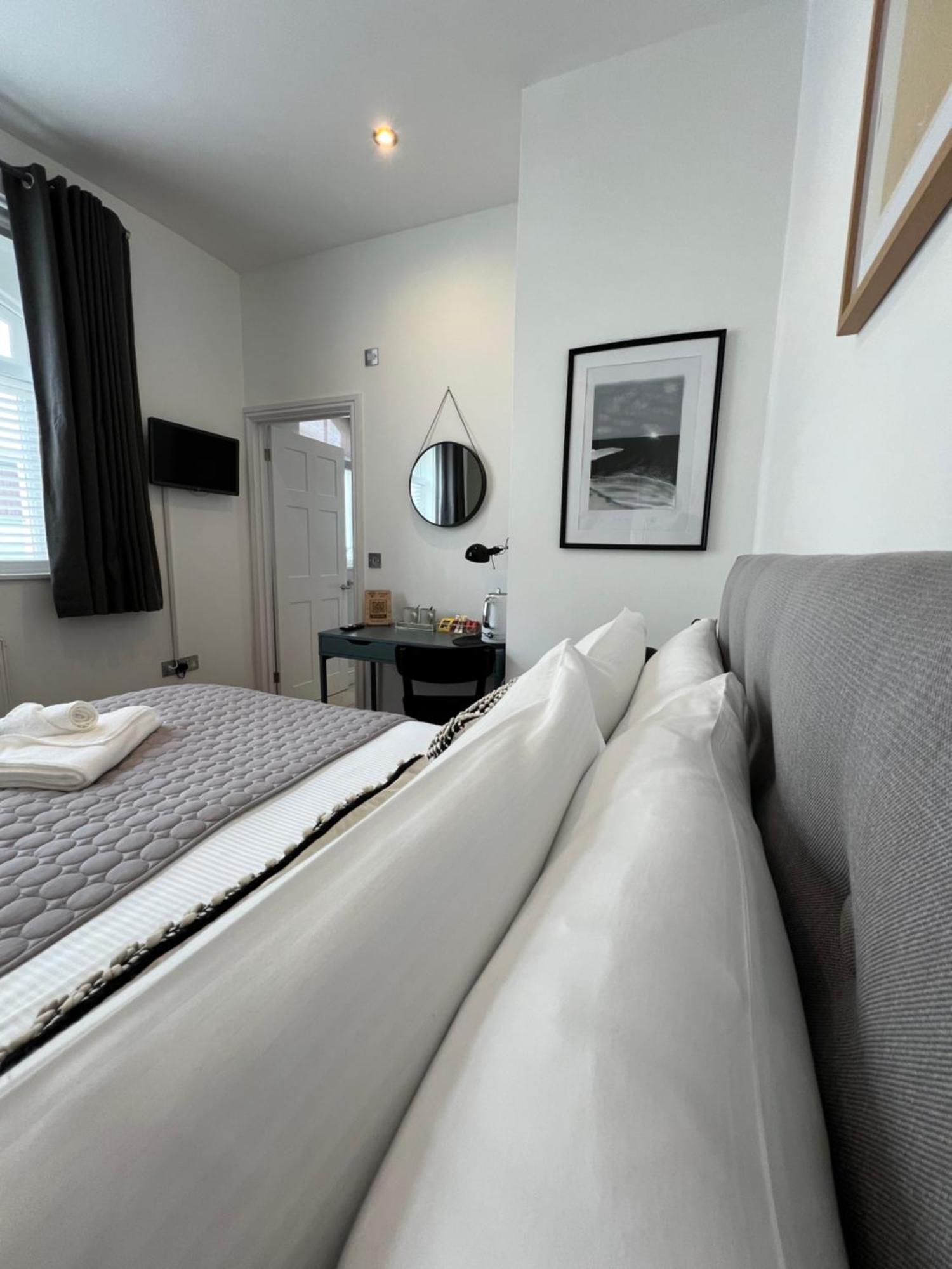 Private Double Room With Ensuite, No Breakfast, Truro City Centre Eksteriør bilde